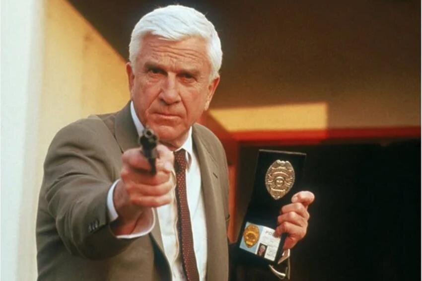 "Голый пистолет" Лесли Нильсен