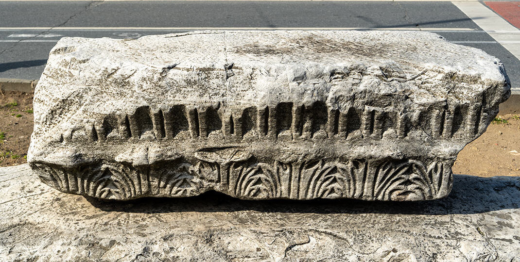 Руины форума Феодосия: бесплатная историческая достопримечательность в центре Стамбула