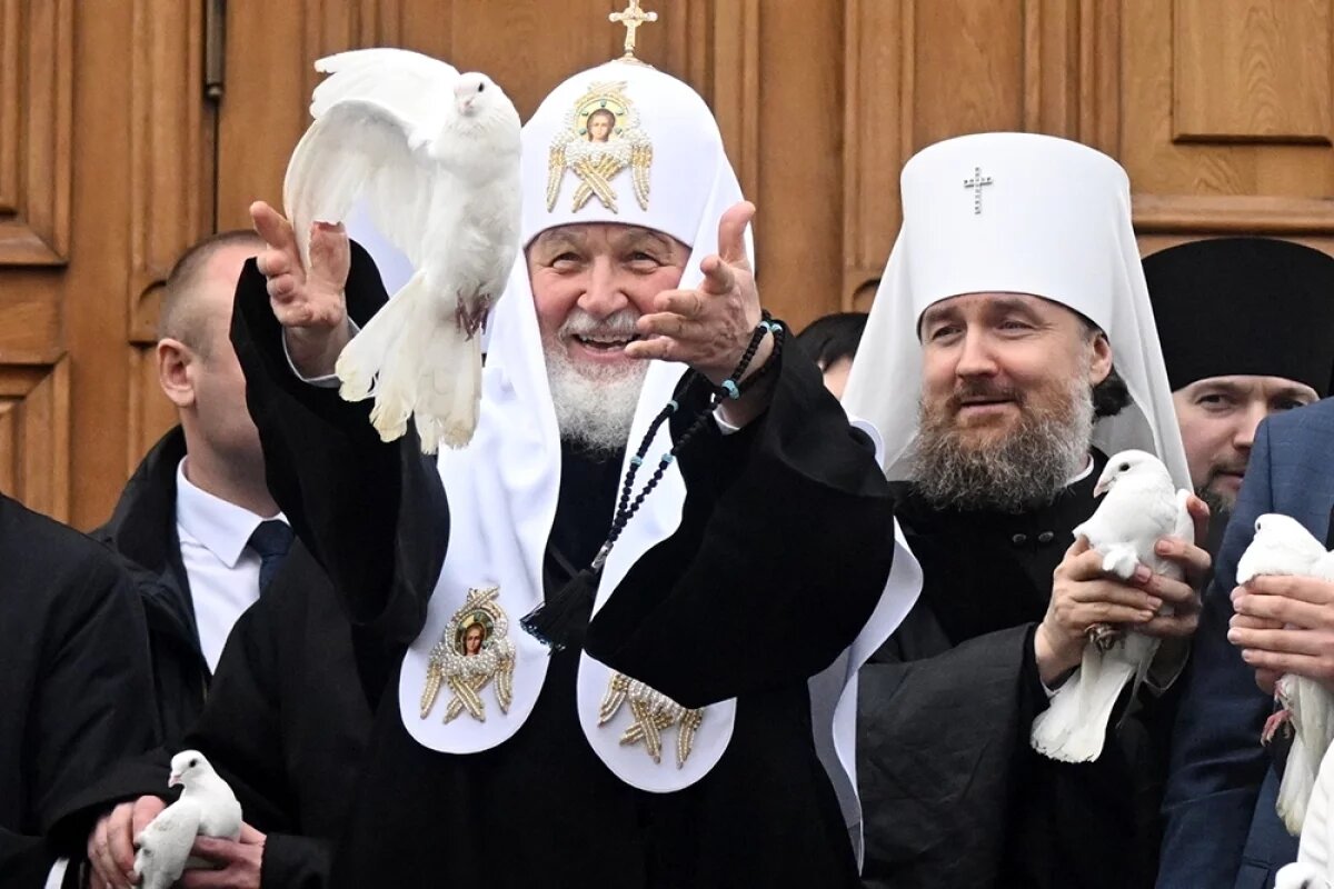    Патриарх Московский и всея Руси Кирилл на празднике Благовещения Пресвятой Богородицы, в Благовещенском соборе Московского Кремля.