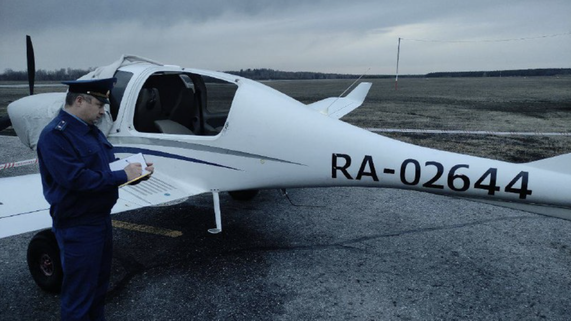 Лёгкий самолёт Diamond 40 NG, оставшийся без двери.