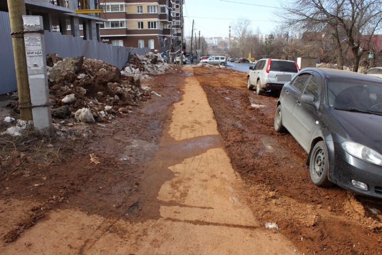    Грязь рядом со стройкой на улице ГерценаМаксим Александров
