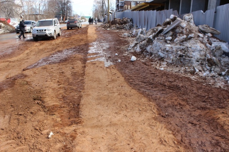   Грязь рядом со стройкой на улице ГерценаМаксим Александров