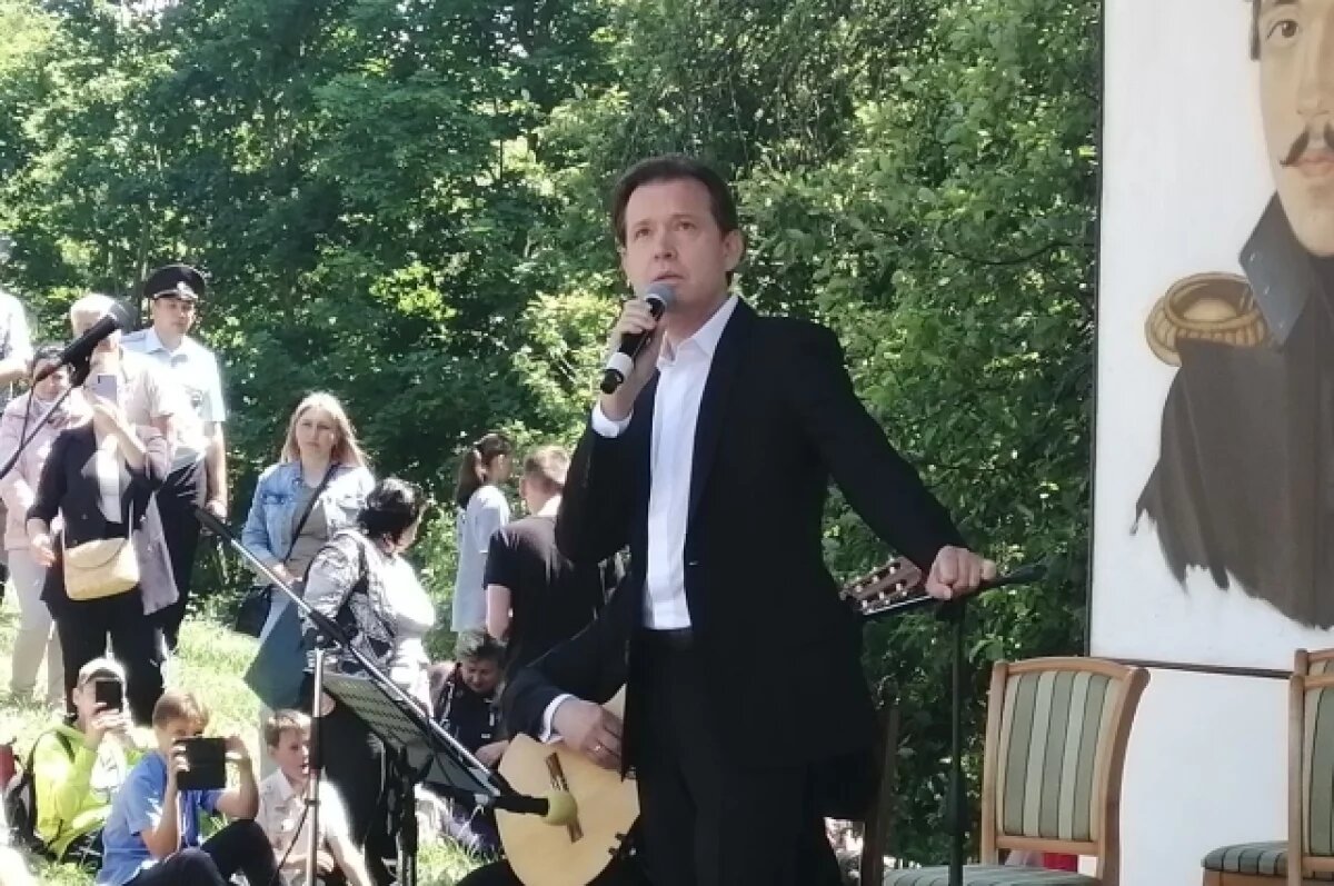    Олег Погудин и «Шоу под дождём».