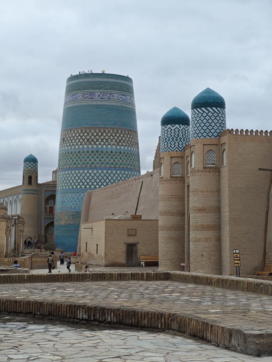 Визитная карточка Хивы минарет Кальта-Минор