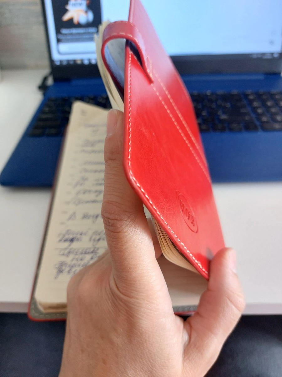 Вот она! Будущая книга -целая записная книжка рукописного текста. "Ремень со звездой" - рабочее название романа. История рассказанная лично героиней, и разрешённая к публикации на опредёлённых условиях. Обязательно напишу предысторию о книге.