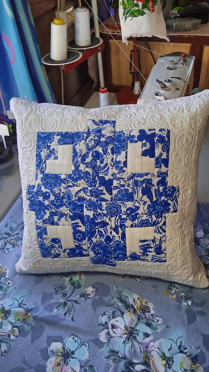 Одна сторона подушки. 