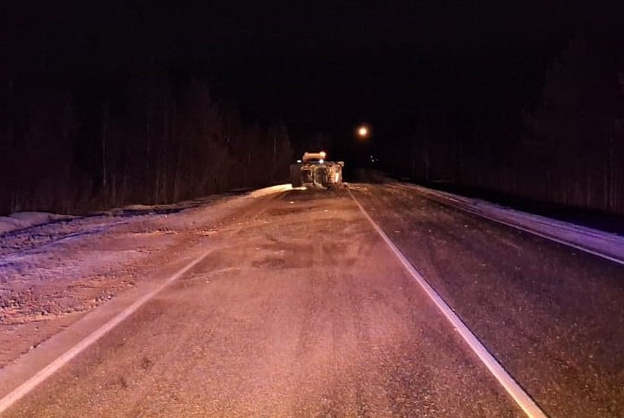    В Омутнинском районе перевернулась «Тойота»