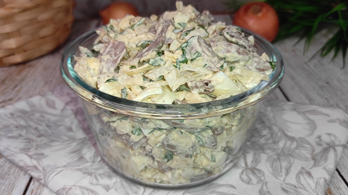 Салат "Сердцееедка" с куриными сердечками. Фото автора.