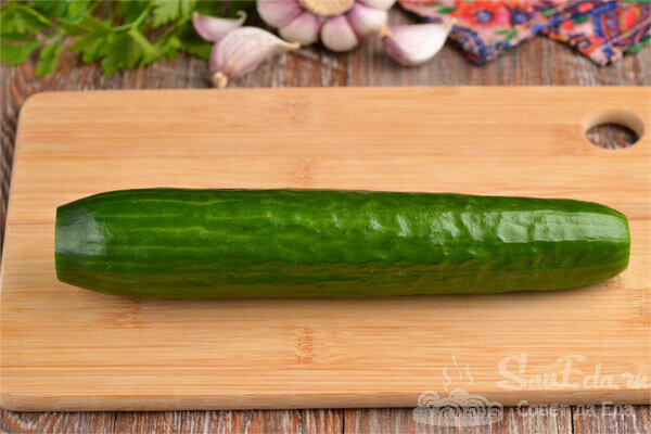 Быстрые салаты из огурца, которые вас точно удивят вкусом (сразу 5 вариантов)