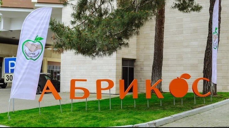 
В рамках мероприятия будут организованы: 
• выставка технологий, материалов и оборудования; 
• полезная деловая программа с выступлениями опытных экспертов; 
• обучающие семинары и «Мастер-классы»; 
• программы личностного роста и развития; 
• дружеское общение, развлекательная программа и «Гала ужин».