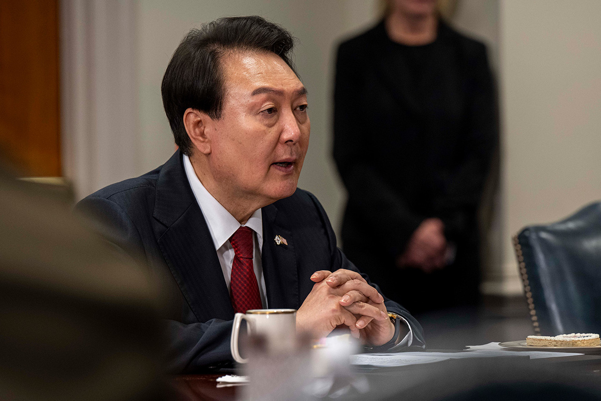 Президента окончательно отстранили от должности.  Фото: Фото: служба распространения визуальной информации Министерства обороны США / dvidshub.net / DoD photo by U.S. Navy Petty Officer 2nd Class Alexander Kubitza (Public Domain)