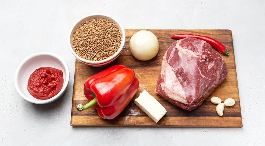   Гуляш из говядины с гречкой (gastronom.ru)