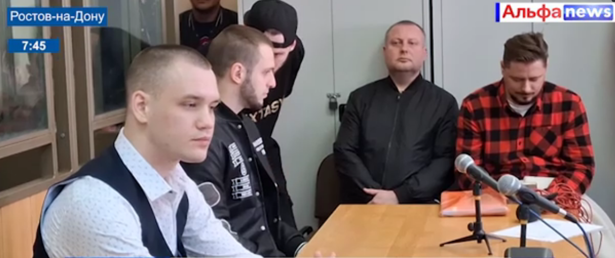 Подсудимый Влад Свиридов (слева). Фото: скрин видео "Альфа news".