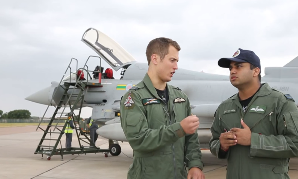 Индийцы тщательно готовились к первой встрече Су-30 с машинами и летчиками Королевских ВВС. Многие британские эксперты тогда заметили их особую заряженность на борьбу. Фото RAF