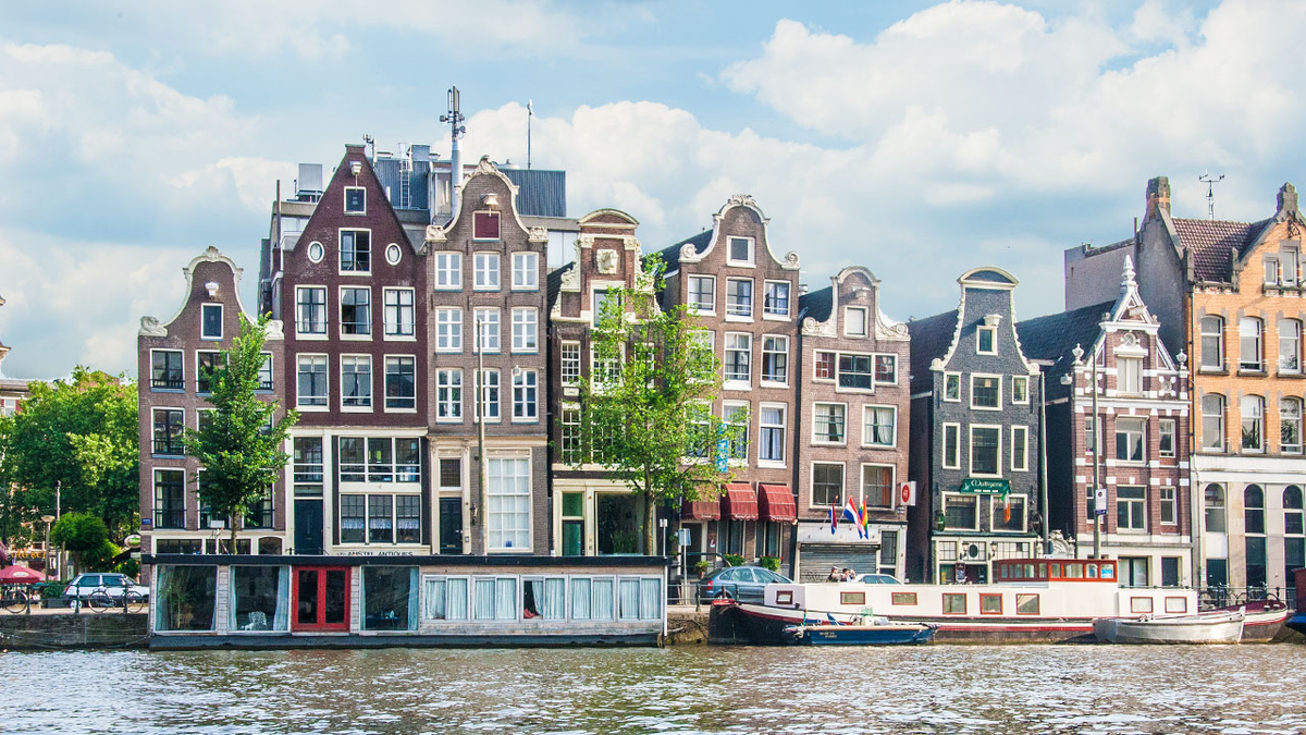 Танцующие дома