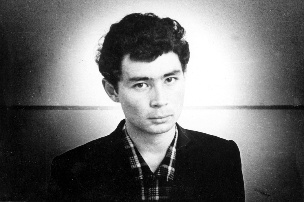 Идея снять картину о Вампилове возникла у режиссера Виктора Алфёрова, уроженца Бурятии, который долгое время изучал биографию драматурга.