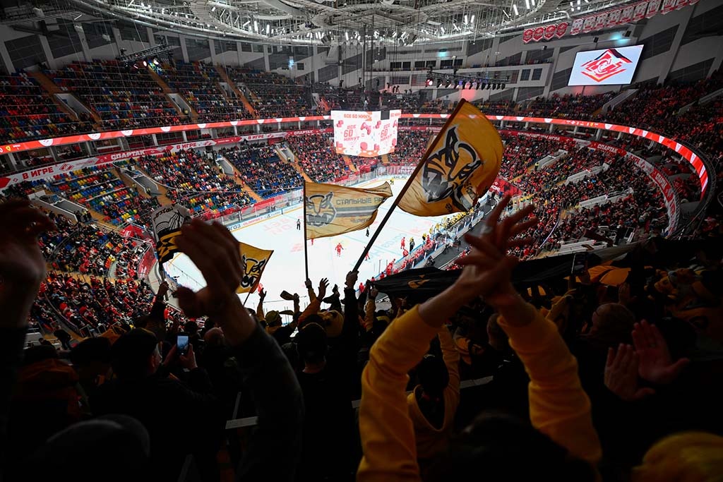    В пятом матче серии плей-офф "Северсталь" встречалась со "Спартаком" в Москве. Игра завершилась победой "Спартака" со счетом 5:2.