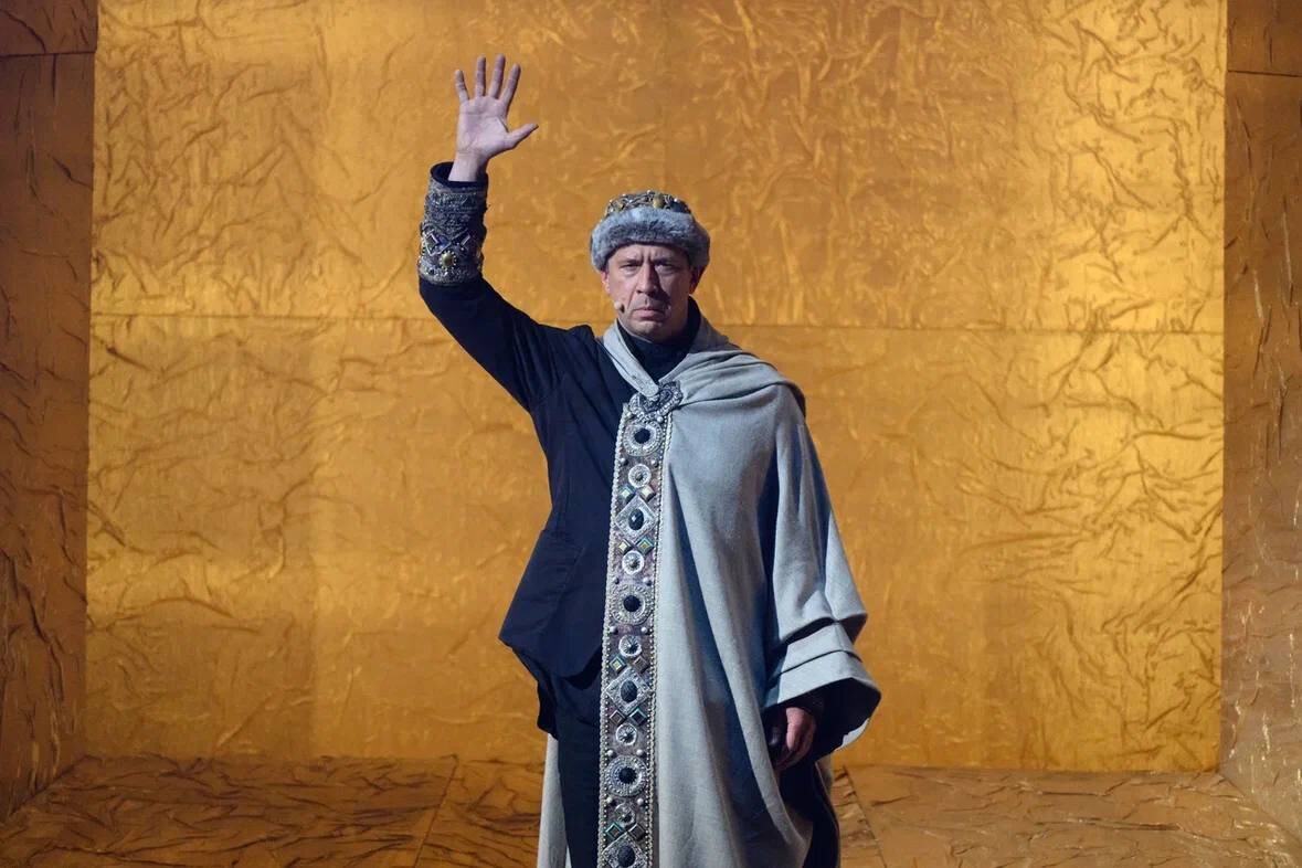 Андрей Мерзликин на сцене театра