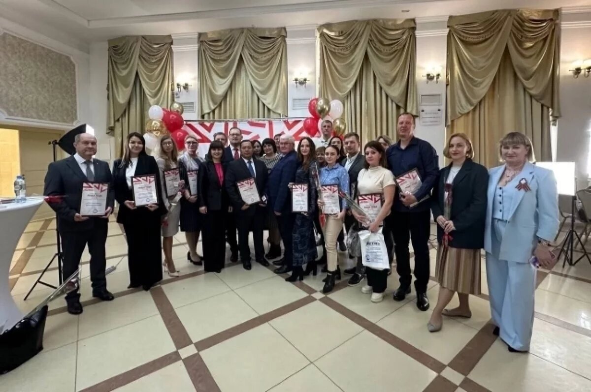    В Саратове награды получили победители конкурса «Лидер года-2024»