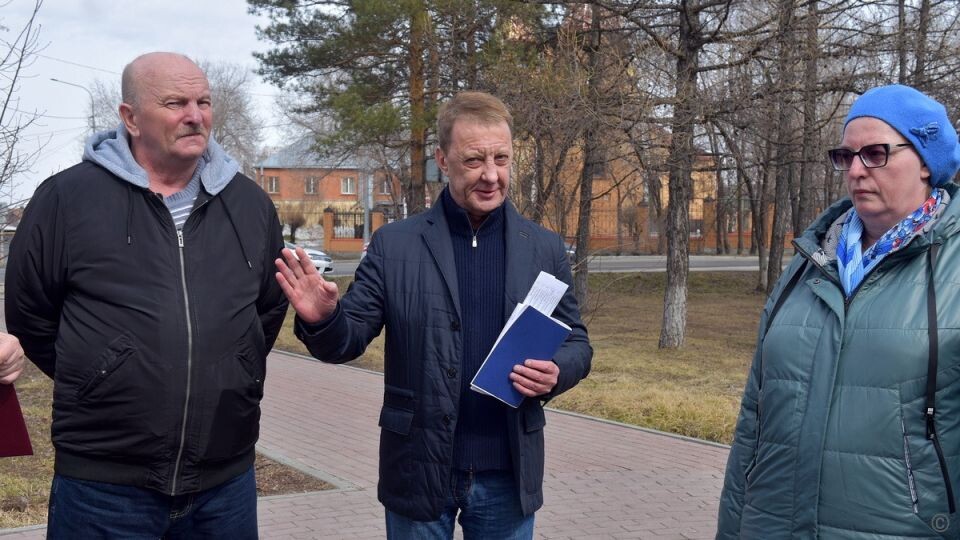    Совещание по установке бюста Герою России. Источник: barnaul.org