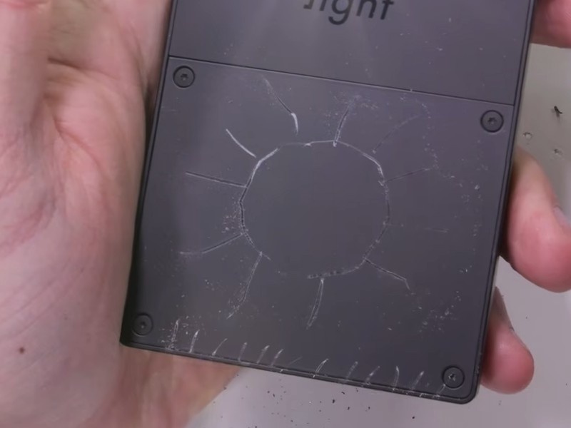    «Антисмартфон» Light Phone III получил очень странную конструкцию [ВИДЕО]