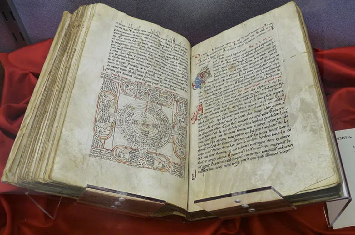 “Этимология” Исидора Севильского. Фото из открытых источников в интернете.