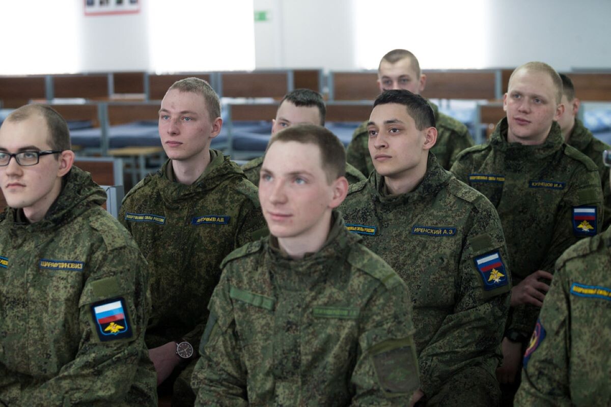 Свердловчане на 12месяцев отправятся служить в рядах ВС РФ.  Фото: ФедералПресс / Евгений Поторочин