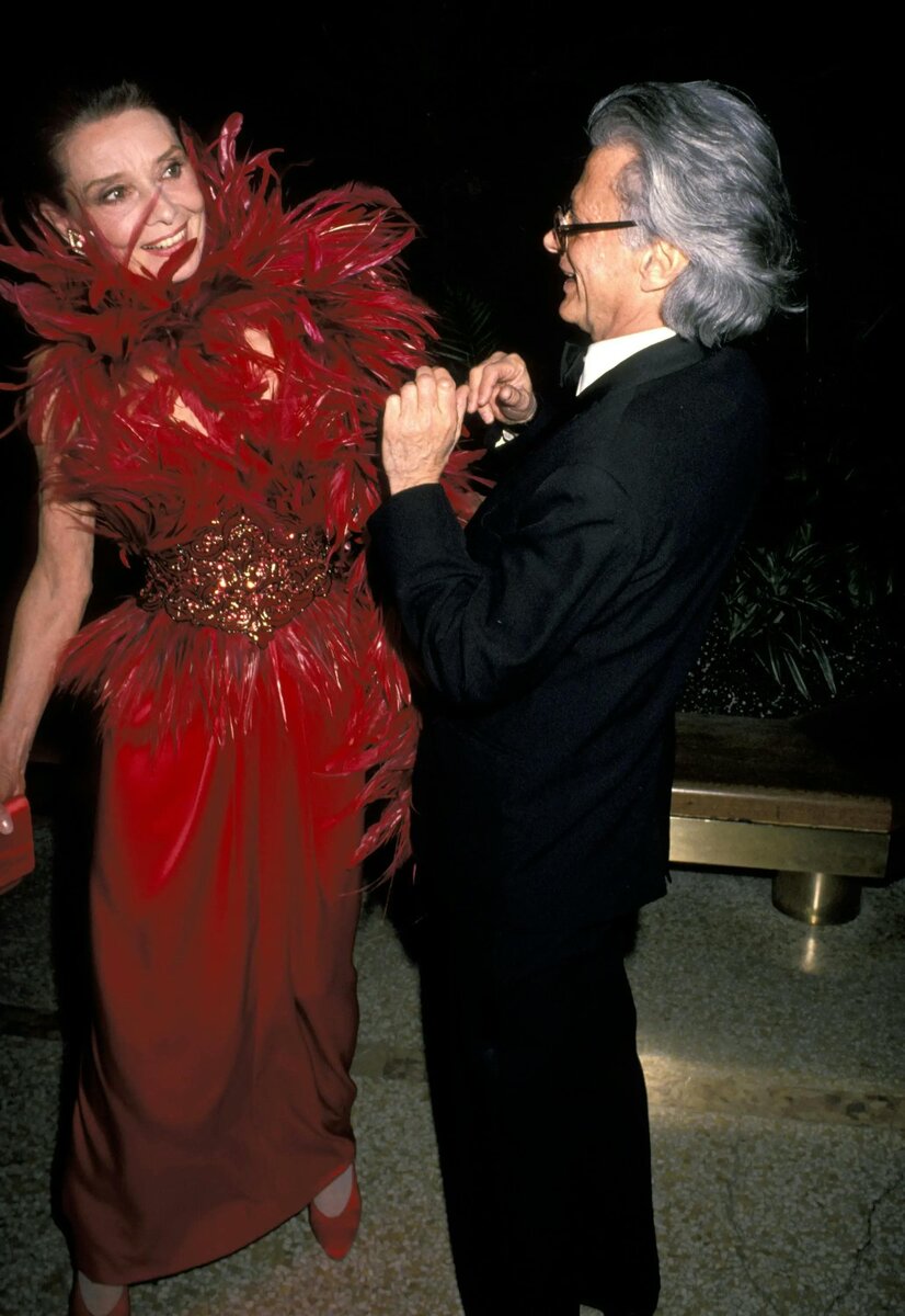 Одри Хепберн и Ричард Аведон на церемонии CFDA в 1989 году. © Getty Images