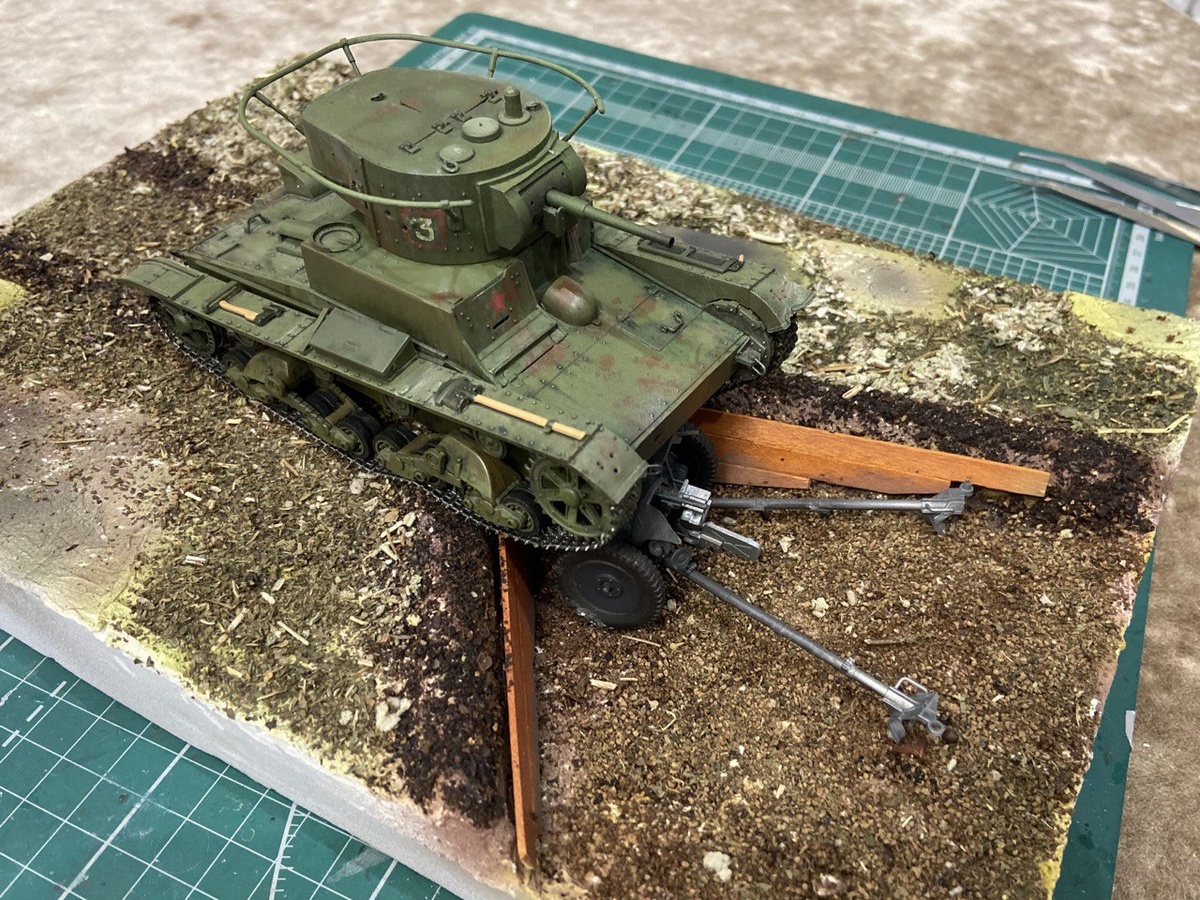 В процессе создания диорамы "Стальной таран". Масштаб 1/35. Производитель "Звезда". Фото из личного архива автора © 2025 год