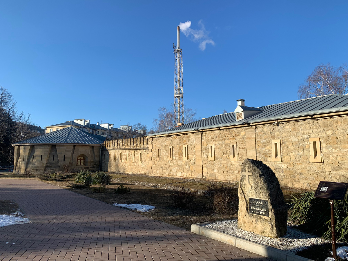 Территория крепости в Кисловодске 