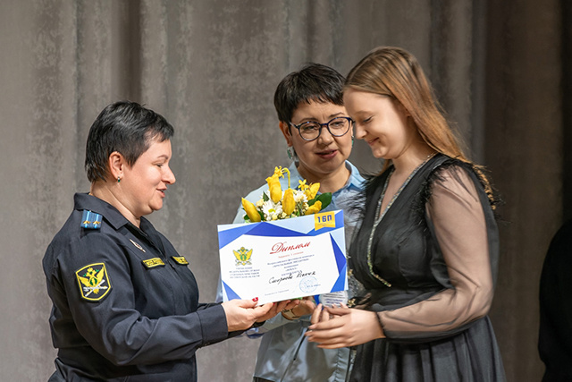 В тверской «Панораме» ярко сияли «Хрустальные звездочки»