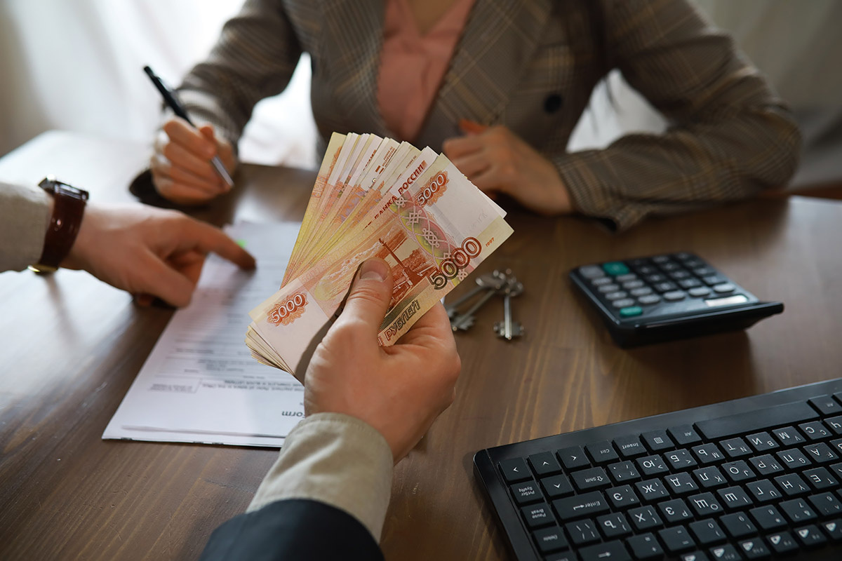    Деньги дают в обмен на какие-то действия или бездействие в интересах взяткодателя. Источник: Shutterstock