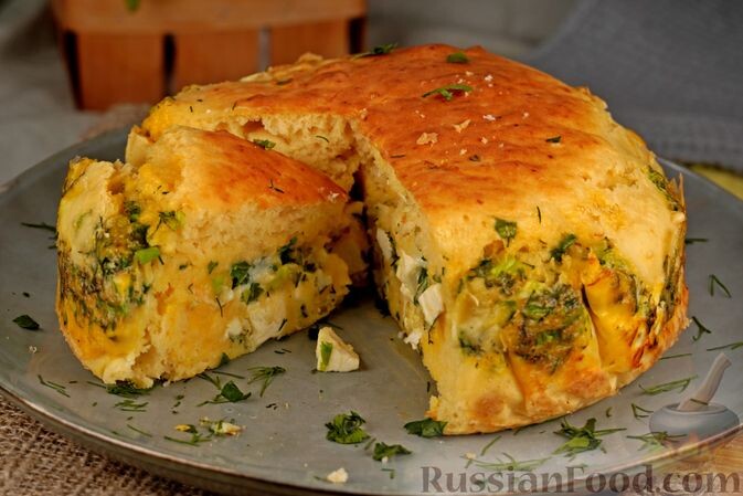 кефир, мука, разрыхлитель, яйца, брынза, лук зелёный, зелень, соль, перец чёрный молотый