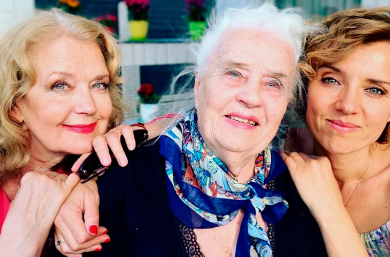 В семье Ирины Алфёровой царит почёт и уважение к самой старшей. Фото: Pinterest