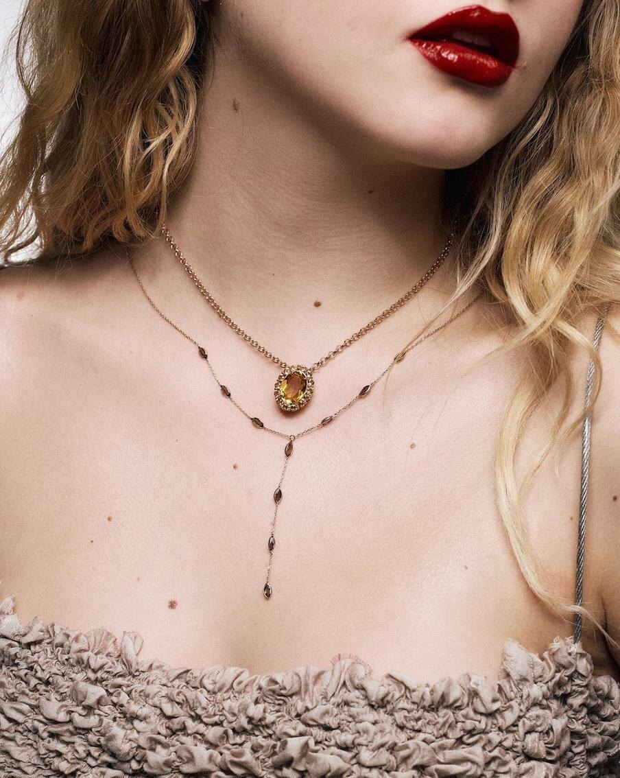 Тёплые и солнечные оттенки украшений идеально дополнят летний гардероб. соцсети @secrets.jewelry 