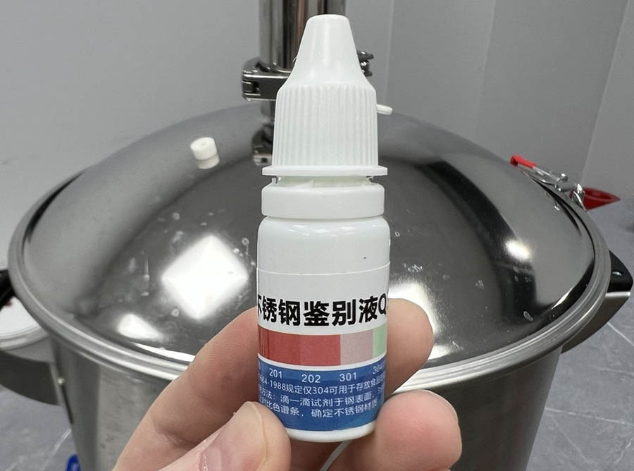    На фото: капли для проверки марки стали