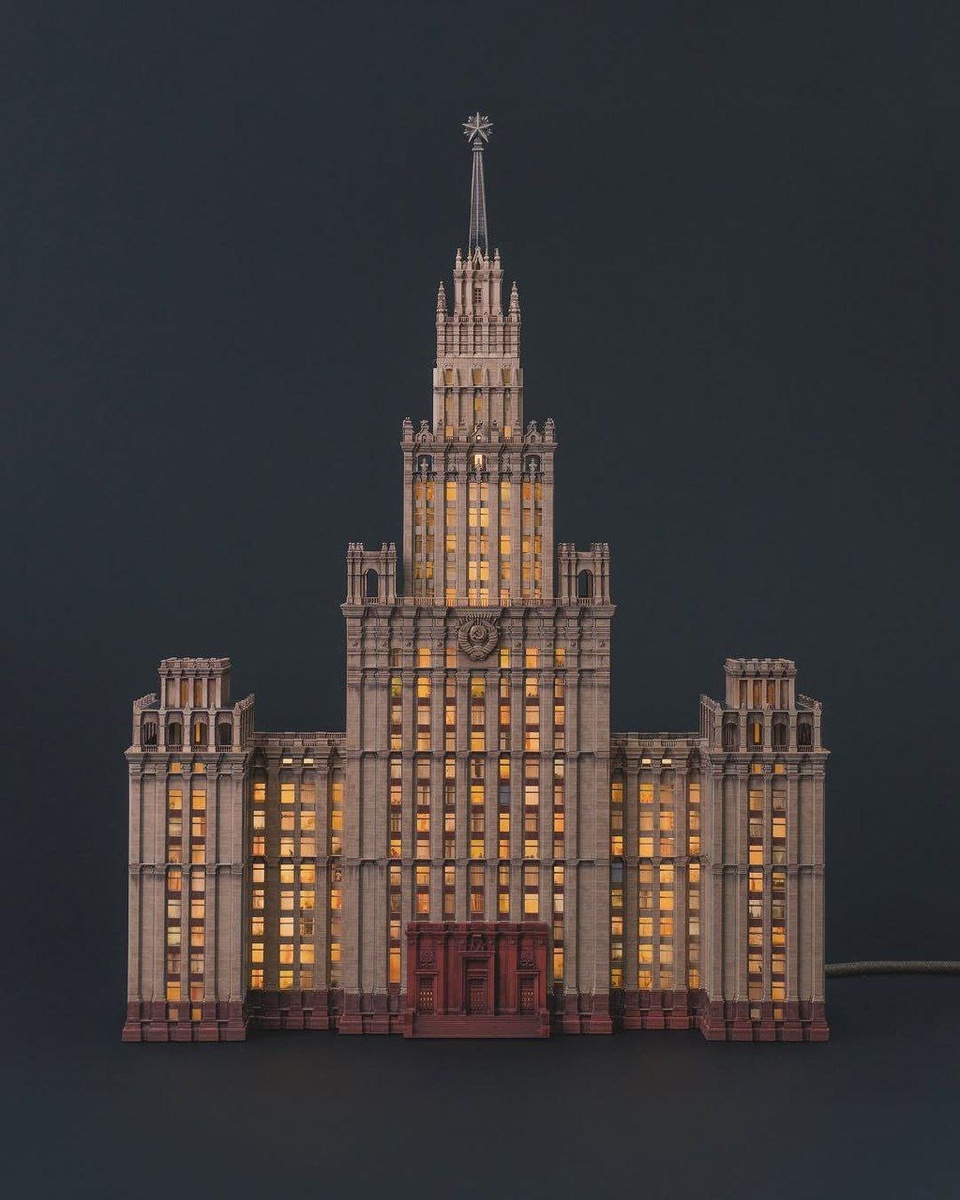 Ночник «Московская высотка»: как частичка столицы поселится у вас дома  