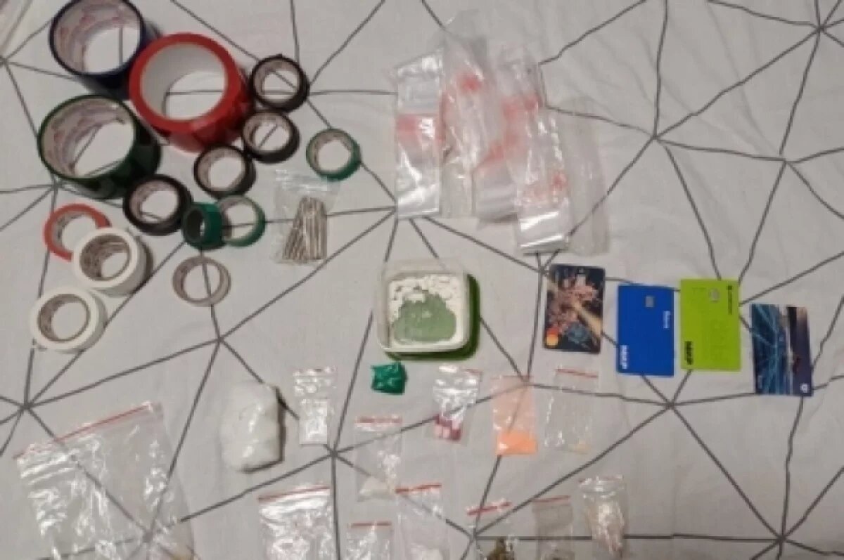    В Удмуртии задержали наркокурьера с крупной партией мефедрона