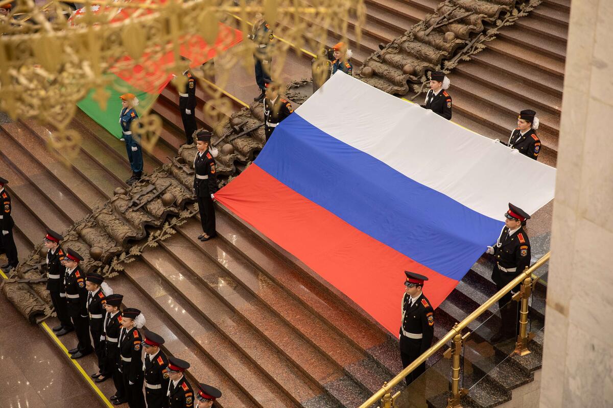    В Музее Победы торжественно развернули флаги России и Беларуси