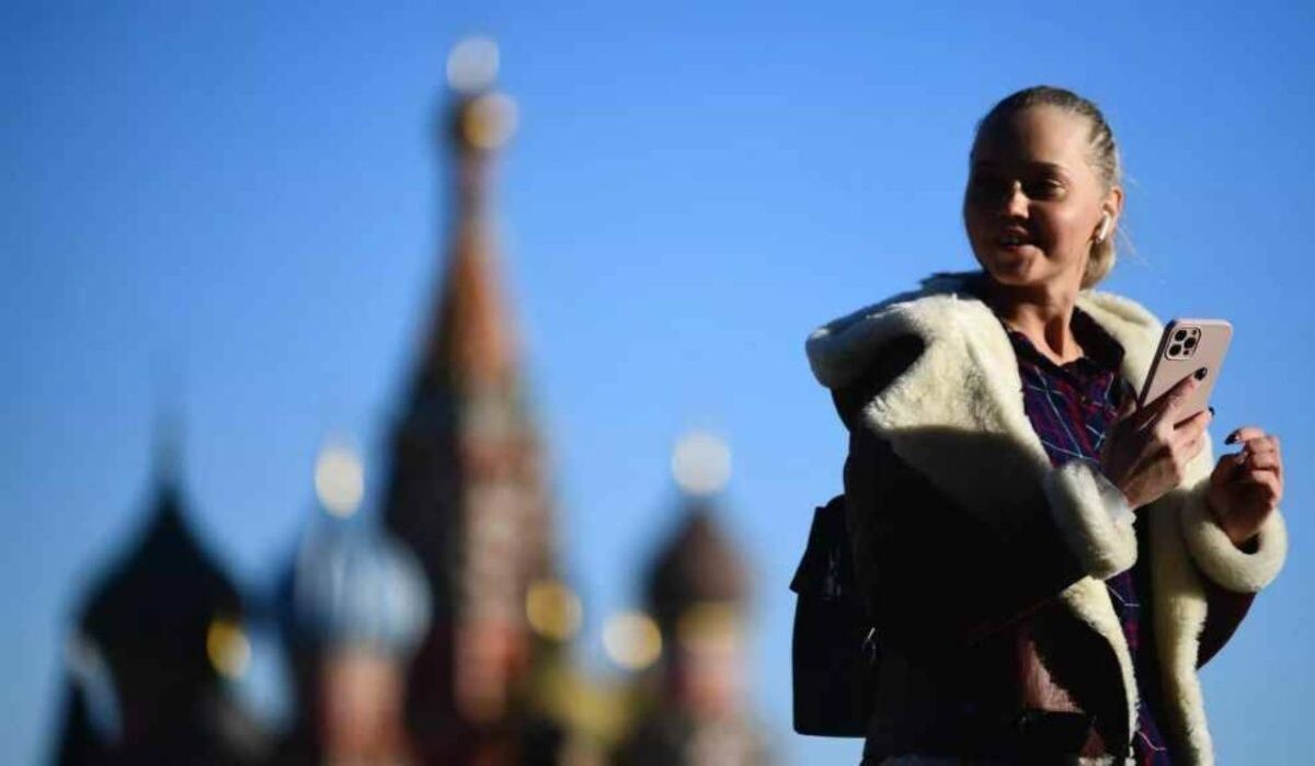     Девушка в Москве. Источник: ria.ru Автор фото: Алексей Майшев