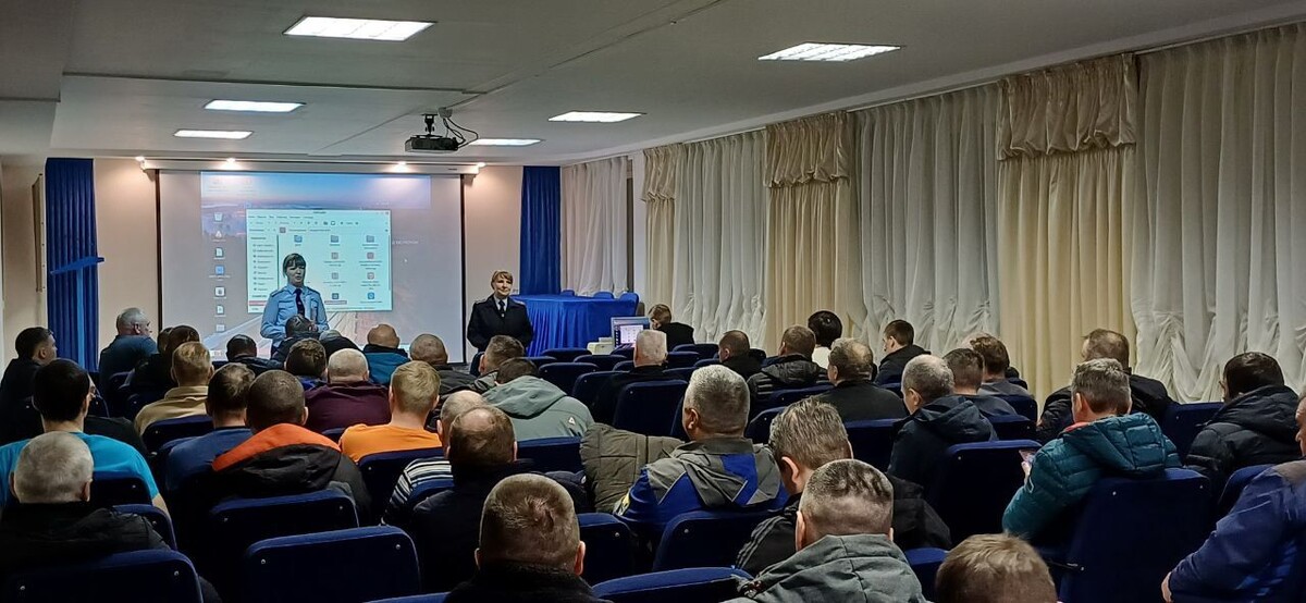    Полиция и общественники Чайковского проводят профилактические беседы на заводах