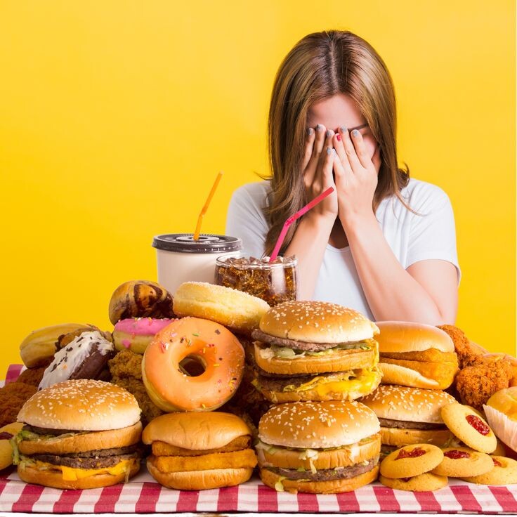 Всё в твоих руках, ты можешь заменить мысли на другие и снизить риск переедания