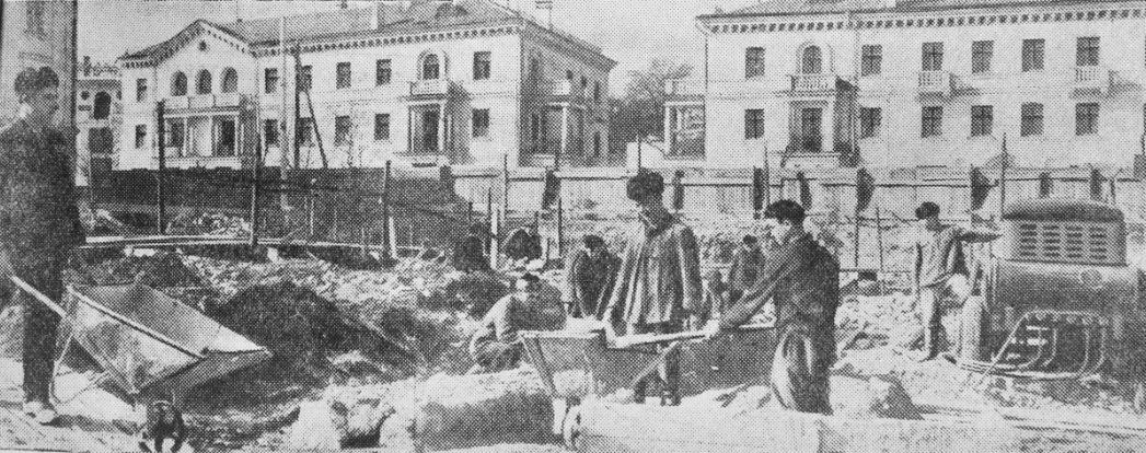 Строительство кинотеатра "Центральный", он же современный "Украина"