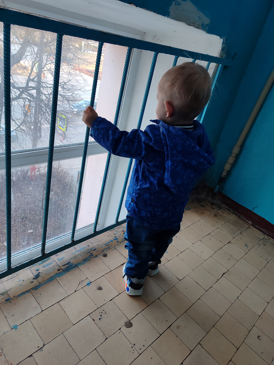 - Сколько раз ты снимешь и выкинешь шапку во время прогулки?                                                              - Да