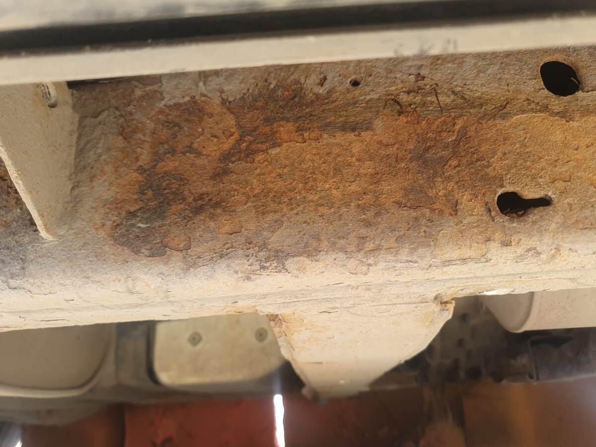 А  вот что осталоьс вместо вин номера: