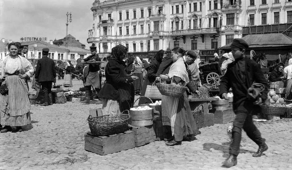 Вербные гуляния россиян на Красной площади. 1913.