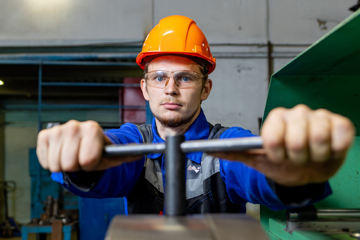 Сергей Моисеев работает токарем на Переясловском угольном разрезе в Красноярском крае