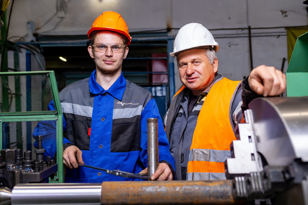 Молодым специалистам на производстве помогает система наставничества