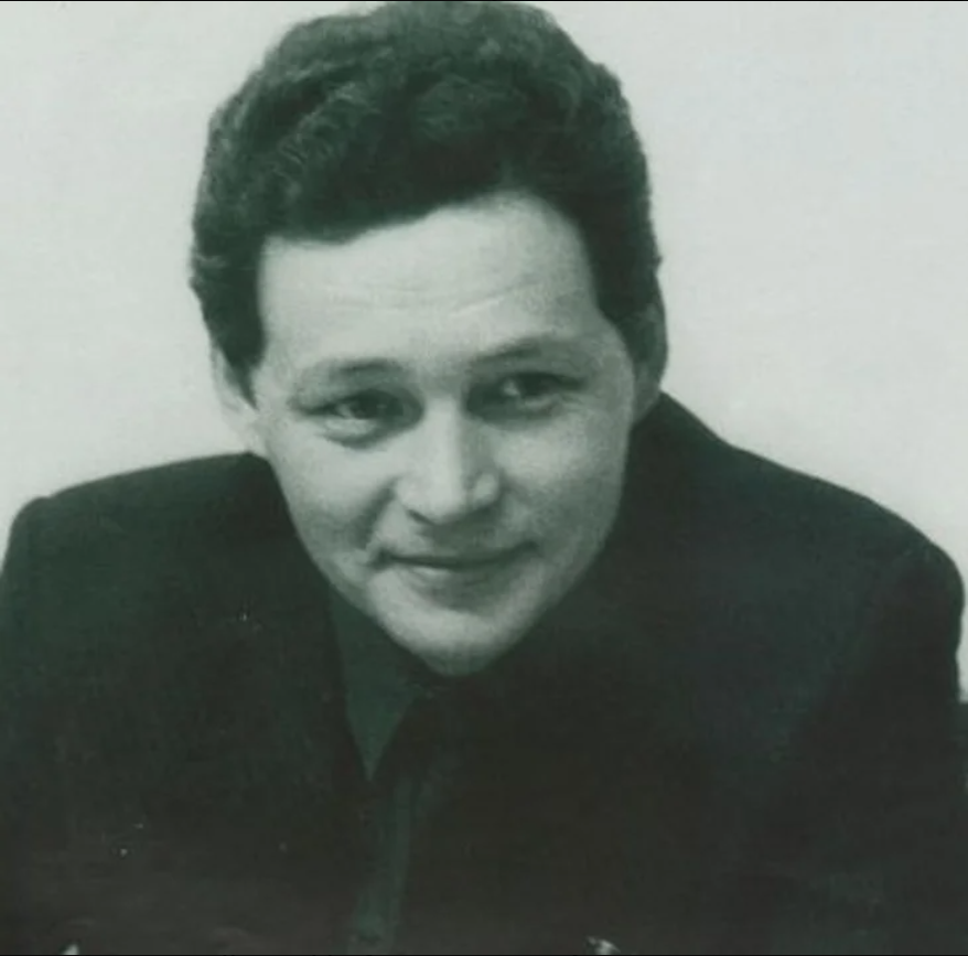 Чиновничью карьеру он решил строить по комсомольской линии — был первым секретарем Асбестовского горкома, потом секретарем Свердловского областного комитета. После распада СССР будущий губернатор перешел на работу в Фонд имущества Свердловской области, где принял участие в приватизации имущества. Он занимал должность начальника, первого заместителя председателя, наконец в 1996 году возглавил сам Фонд имущества Свердловской области. На фото: Виктор Басаргин в молодости