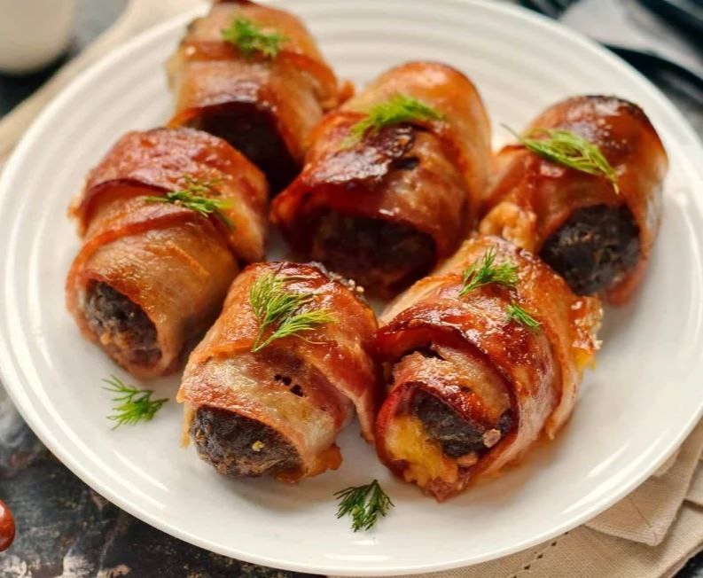 Свиные рулетики с сыром и черносливом  